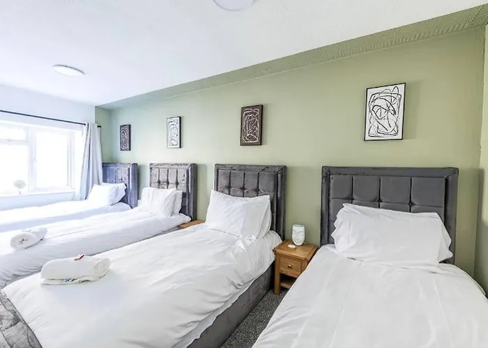 Contemporary Upnor House With 2 Free Parking By Prescott Apartments
