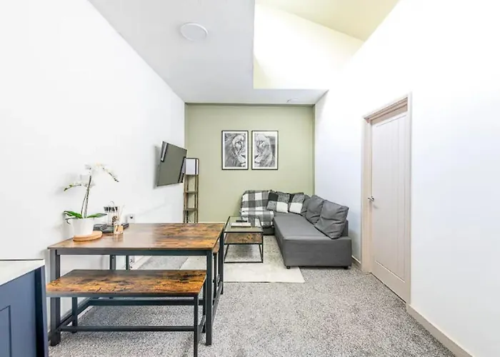 Contemporary Upnor House With 2 Free Parking By Prescott Apartments
